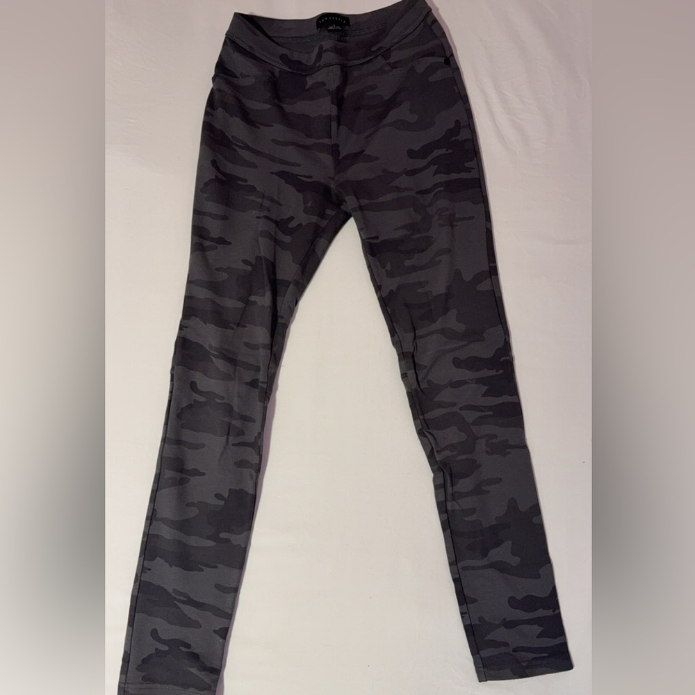 Women’s Camo Pants